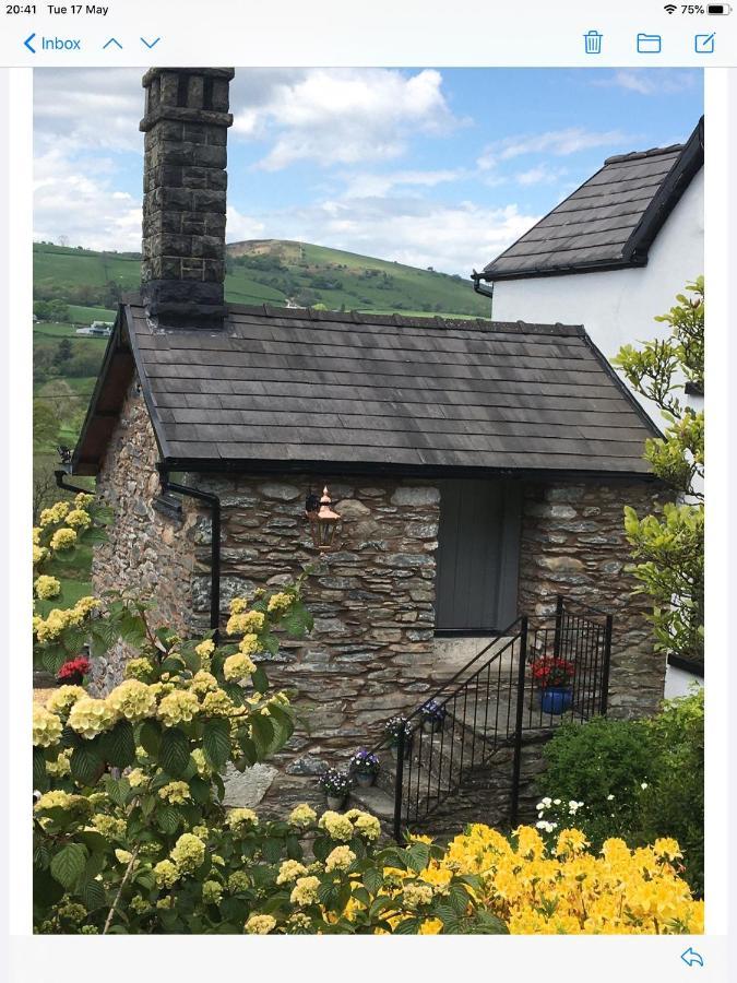 Hares Hideaway At Coed Moelfa Bed and Breakfast Corwen Εξωτερικό φωτογραφία